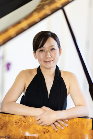 Yoko Headshot 2023.jpg